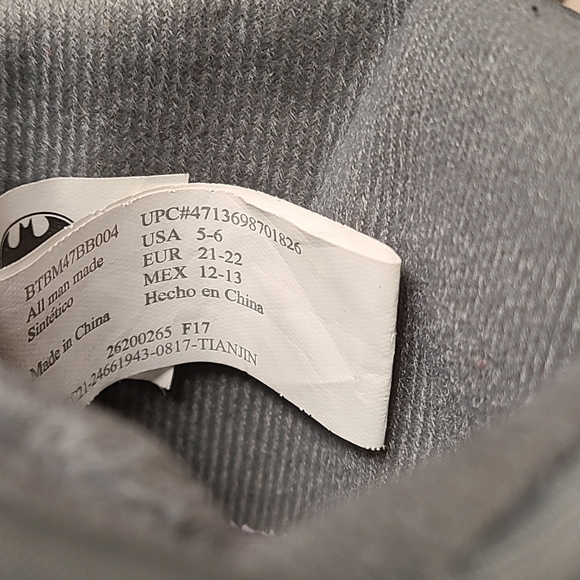 DC Comics Batman superhero slippers with cape size toddler 5-6 - Picture 7 of 8